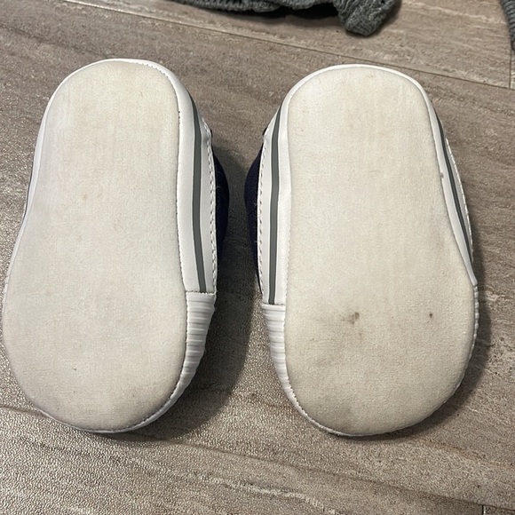 Modern Infant Outfits and Crib Shoes Lot - Picture 9 of 16